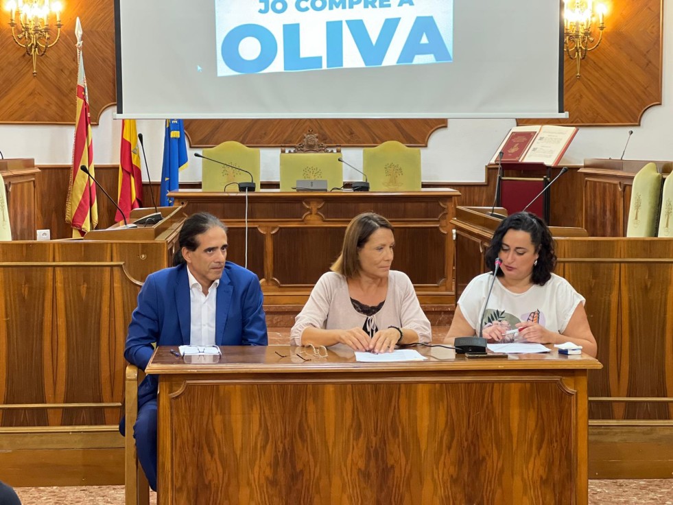 Oliva presenta a los comerciantes las acciones de dinamización del comercio local cofinanciadas por los 'Next Generation'