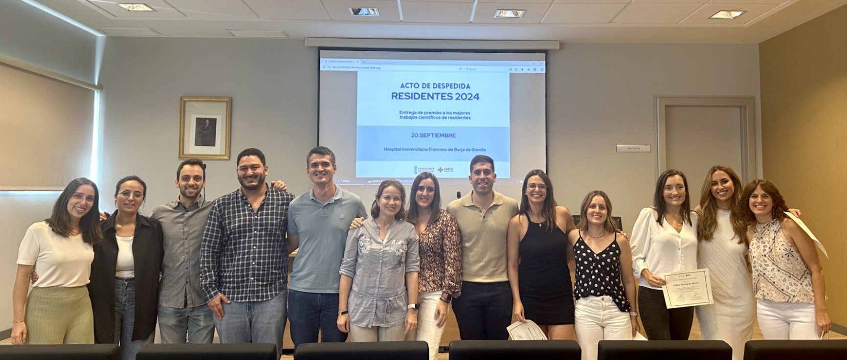 El hospital de Gandia acoge la despedida de los 17 médicos residentes que han finalizado su formación el Departamento de Salud