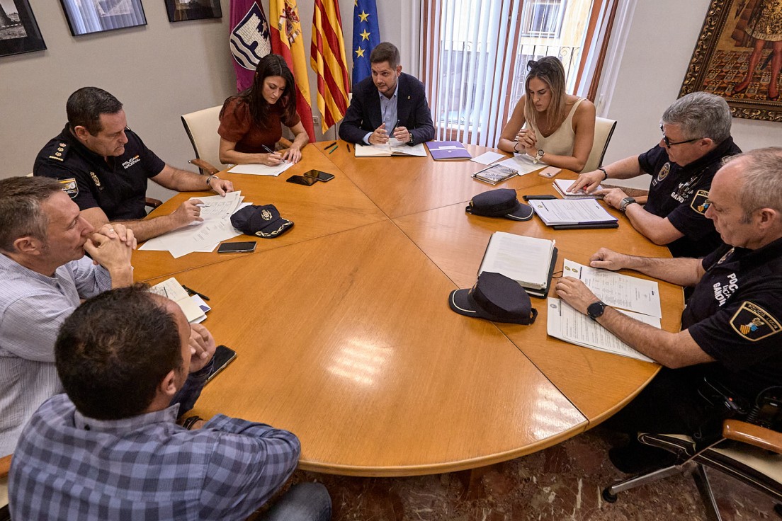 Gandia duplica los efectivos de la Policía Local durante la Feria y Fiestas