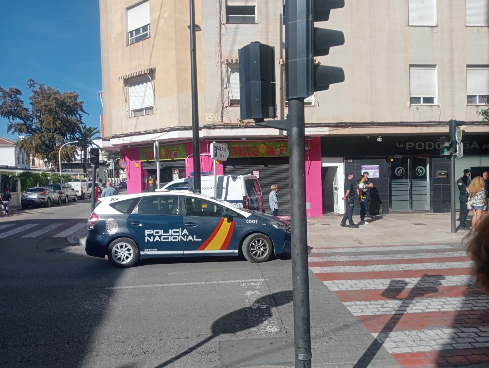 La Policía investiga la muerte de una persona en la avenida del Raval de Gandia