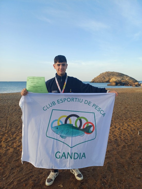 Un vistazo al futuro del joven pescador Jorge Calabuig en el Campeonato de España Mar Costa Infantil