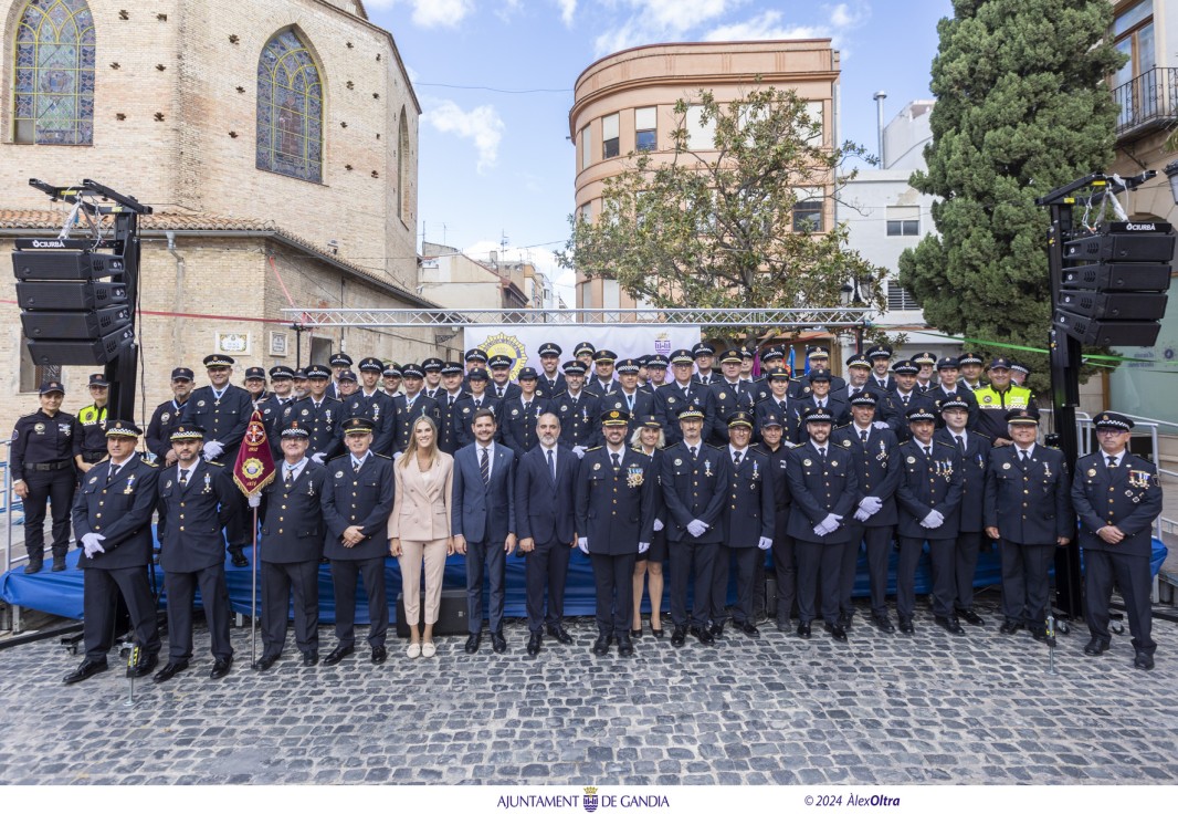 Gandia reconoce la humanidad y proximidad de los agentes en el Día de la Policía Local, que este año cumple 150 años