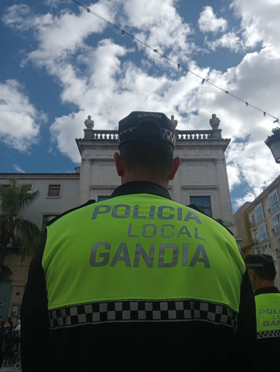 Un desprendimiento de montaña asusta a vecinos del Molló de la Creu en Gandia