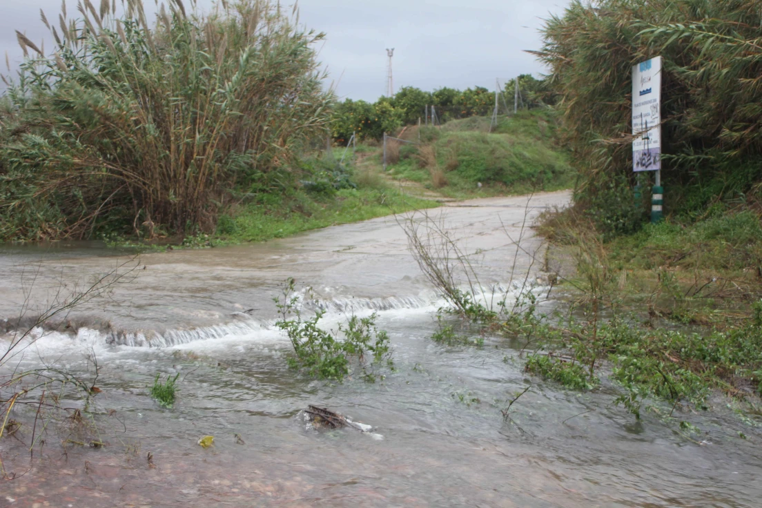 A las 13 horas sigue la alerta roja por lluvias en Gandia y se cierran instalaciones deportivas