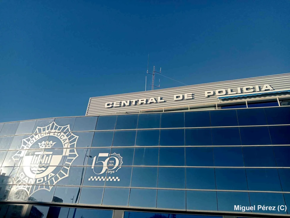 Ayuda a los damnificados por la Gota Fría: Central de la Policía Local y sede de Alma de Acero