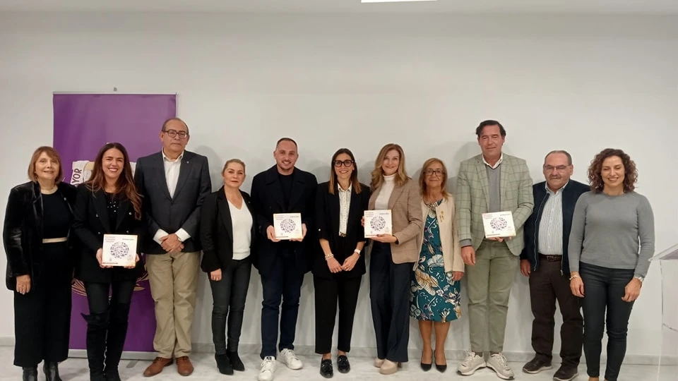 Martí Indumentaria gana el concurso de escaparates navideños de la Semana Santa de Gandia