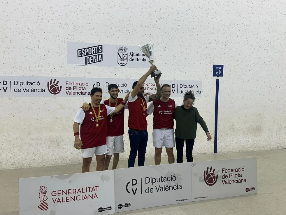 El Ayuntamiento de Piles Felicita al Club de Pilota por su Victoria en el Campeonato de Raspall