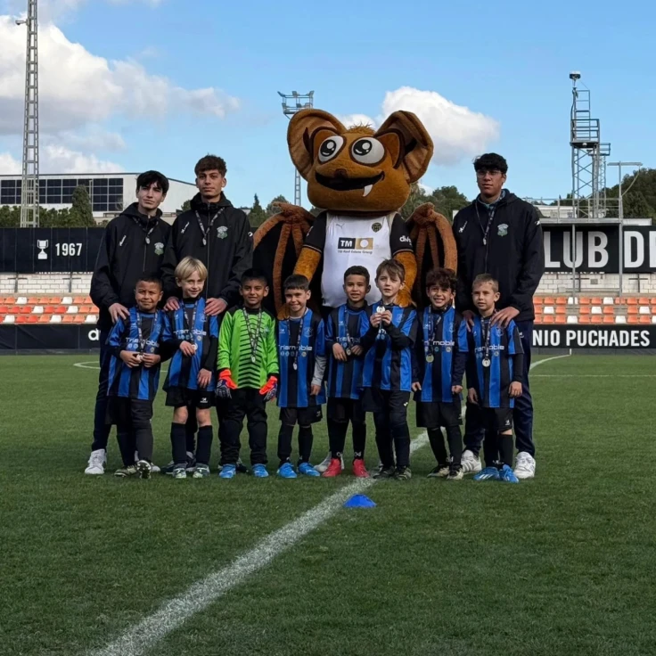 El Equipo Prebenjamín "B" del UE Almoines Disfruta de la Jornada de Convivencia de las Escuelas VCF