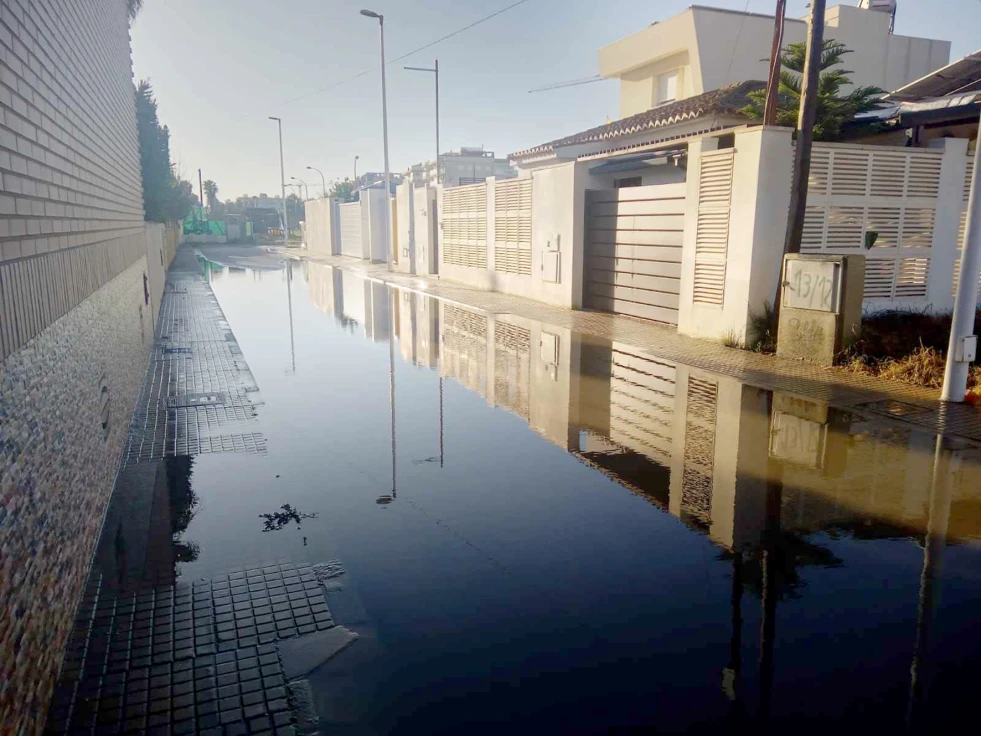 Vecinos de Gandia piden a los Reyes Magos el regalo que se merecen: que acaben la urbanización y las inundaciones en Marenys Sur en Rafalcaid