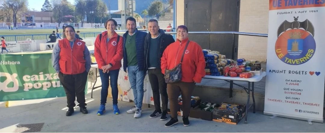 La U.E. Tavernes Continúa con la Reunión Familiar de Caridad de Navidad 2024