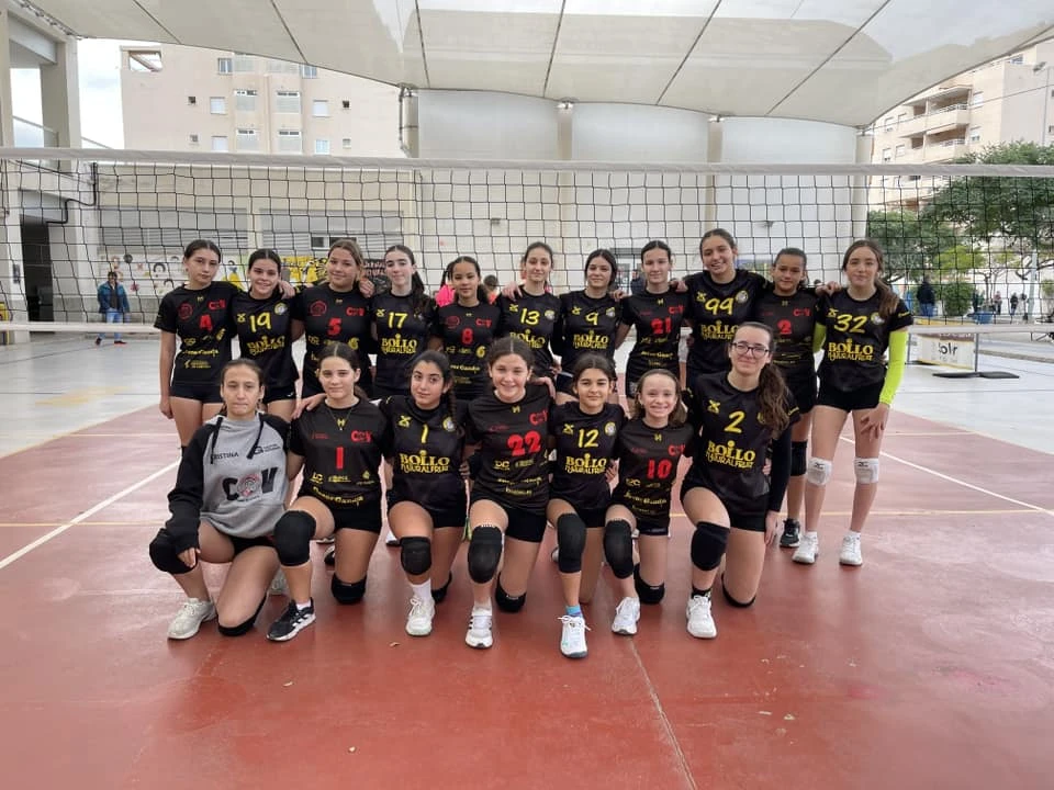 Viento, victorias y carencias: La jornada de voleibol en el Grau de Gandia