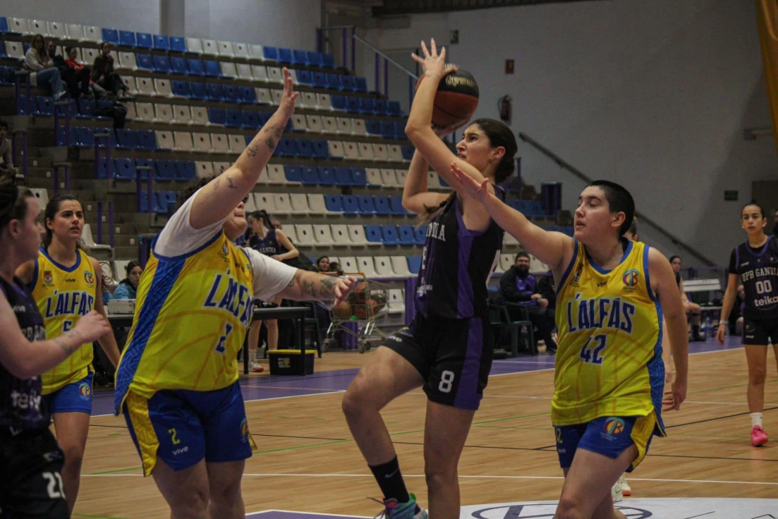 El Equipo Senior Femenino del Units Pel Bàsquet Gandia Estrena el Año con Victoria