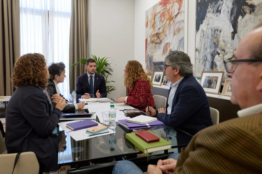 Gandia convocará la Comisión del Puerto en febrero para presentar el proyecto de los tinglados