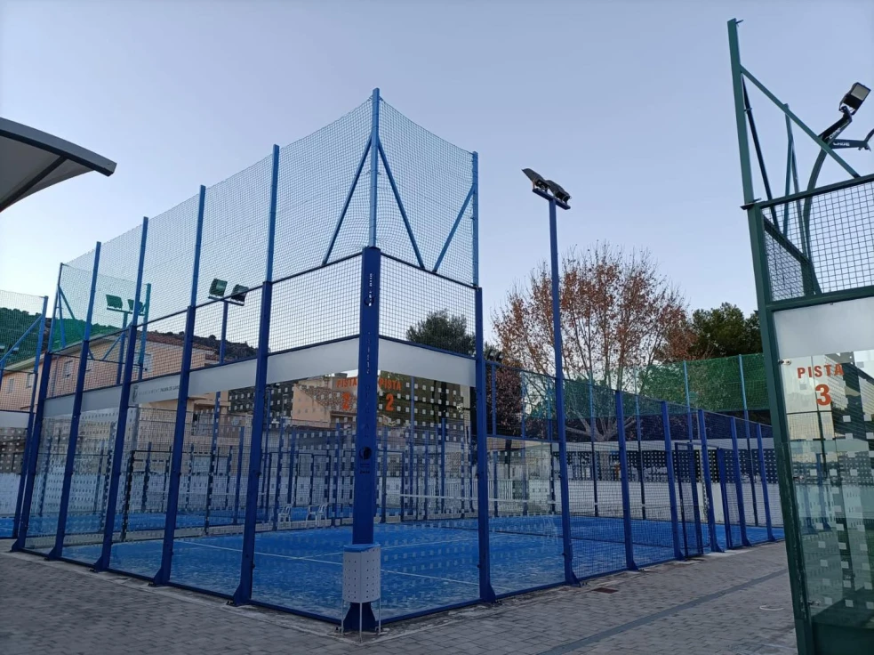 Palma de Gandia continúa mejorando sus instalaciones deportivas con nuevas mejoras en las canchas de pádel