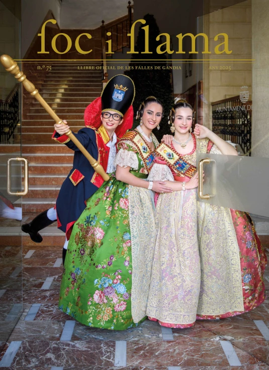 El libro oficial de las Fallas de Gandia 'Foc i Flama' se presentaba el viernes con importantes novedades