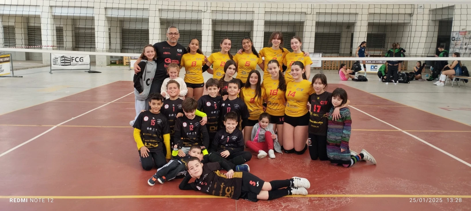 Jornada de Voleibol en el Joan XXIII: Triunfos y compañerismo en el CV Arenas