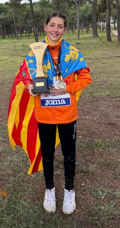 Adriana Solanes (CA Safor Teika) se proclama subcampeona de España de cross en categoría cadete con la selección valenciana