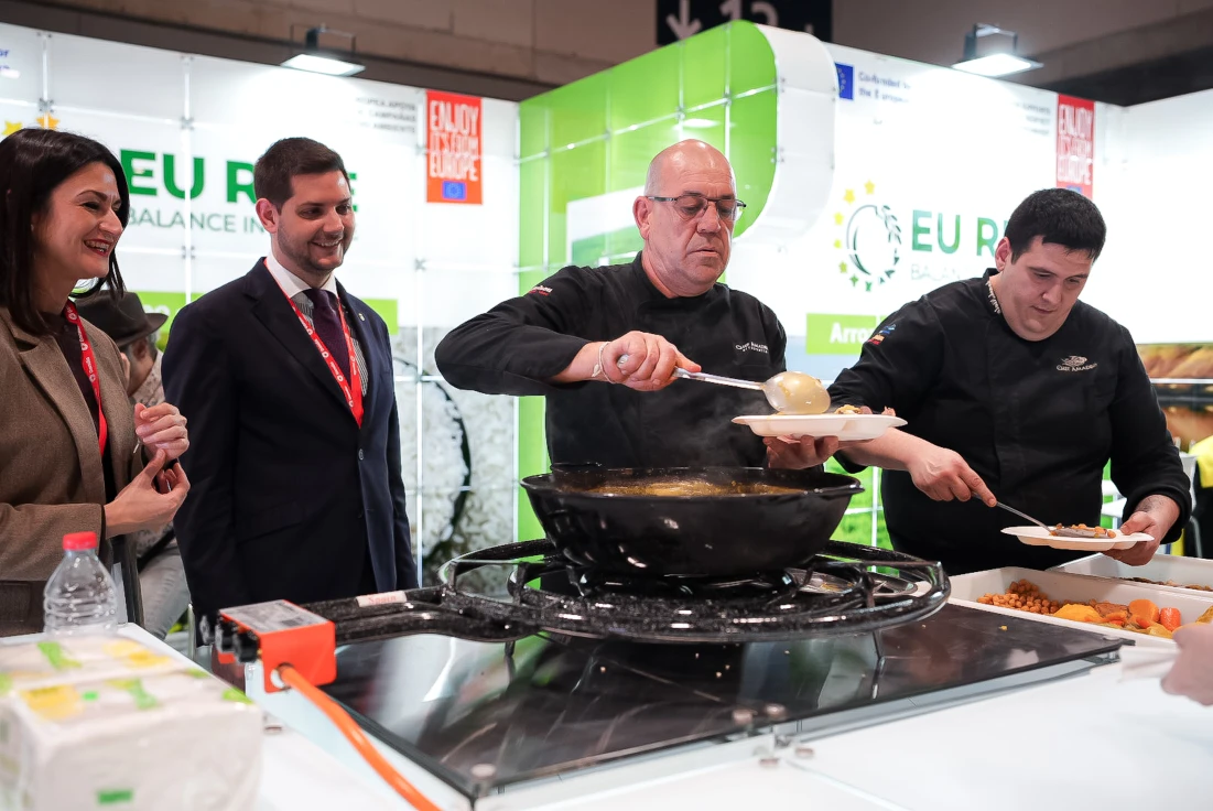 Gandia pone en valor su gastronomía en Madrid Fusión 2025 con la fideuá y el puchero como platos estrella
