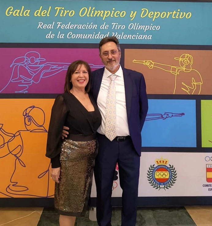 La Concejalía de Deportes de Oliva rinde homenaje a Juan Luis Martín Escrivá por su Medalla al Mérito Deportivo