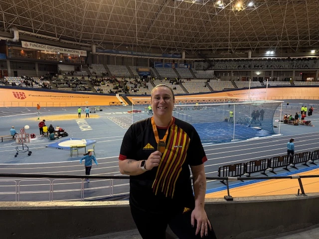 Judit Prats, atleta del C.C. El Garbí campeona autonómica absoluta en lanzamiento de peso