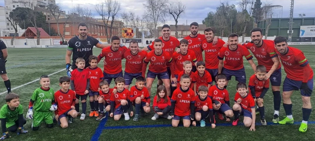 La UE Tavernes se mantiene líder tras vencer al CF Gandia en el derbi comarcal