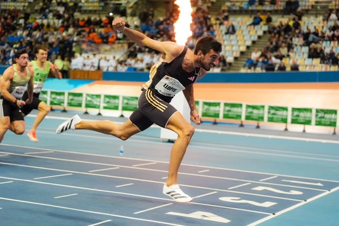 Quique Llopis roza el récord de España de 60 metros vallas y emociona a Valencia en el Gran Premio Internacional