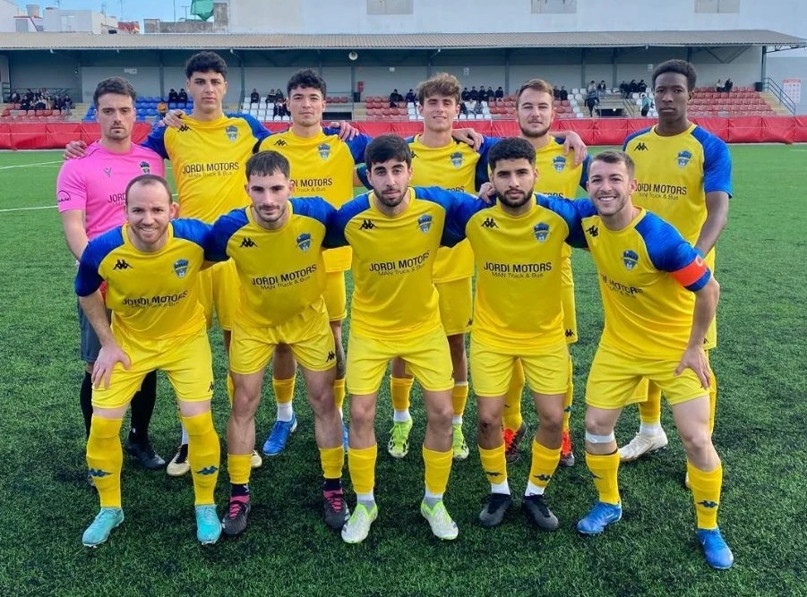 Empate para el primer equipo del CF Simat en Cullera y victoria contundente del filial