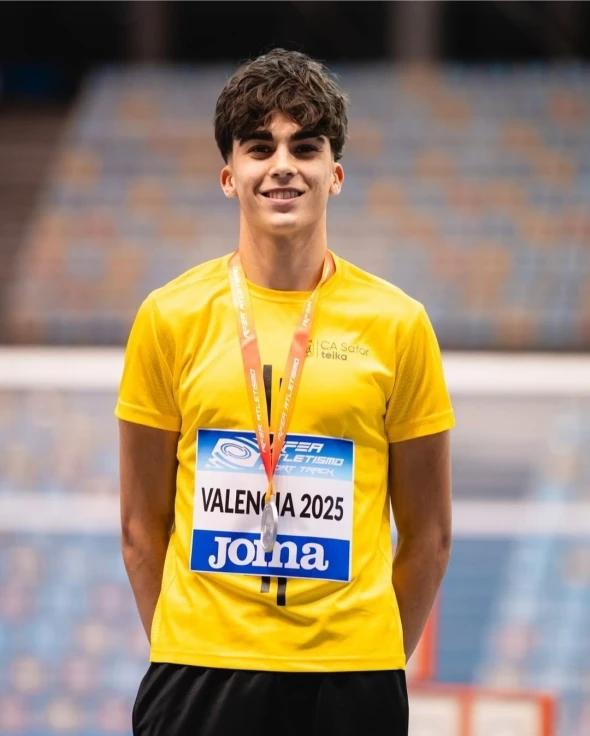 Hugo Arbona se proclama subcampeón de España juvenil en salto con pértiga