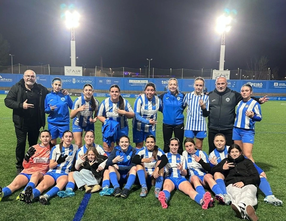 El CF Gandia Femenino sigue demostrando su poderío, mientras el masculino enfrenta un desafío en su camino