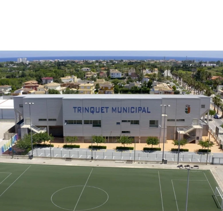 Comienzan las obras de reparación del techo del Trinquet Municipal de Oliva