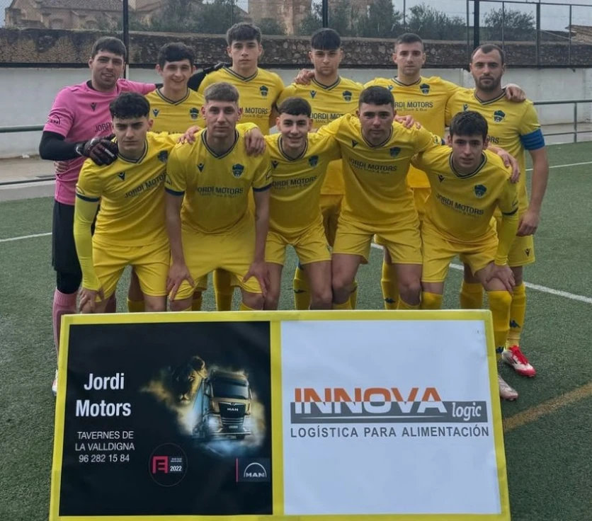 Empate en el derbi entre el CF Simat filial y el Ath. La Vall en un partido marcado por la lluvia y condiciones complicadas