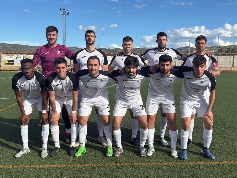 CE La Font se lleva los tres puntos en un partido intenso y controvertido
