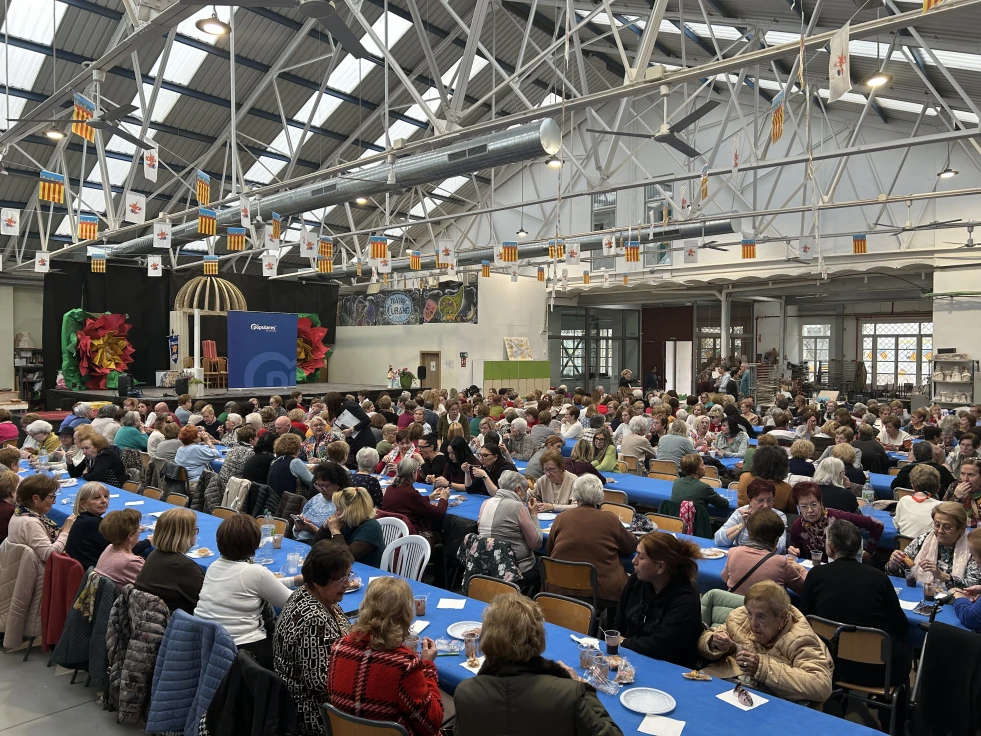 Más de 400 mujeres participan en la merienda organizada por el PP gandiense con motivo del 8M