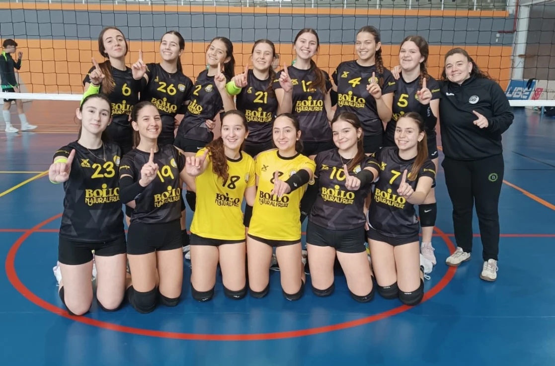 Paso firme hacia la gloria: El cadete femenino del CV Real de Gandia avanza en la fase previa