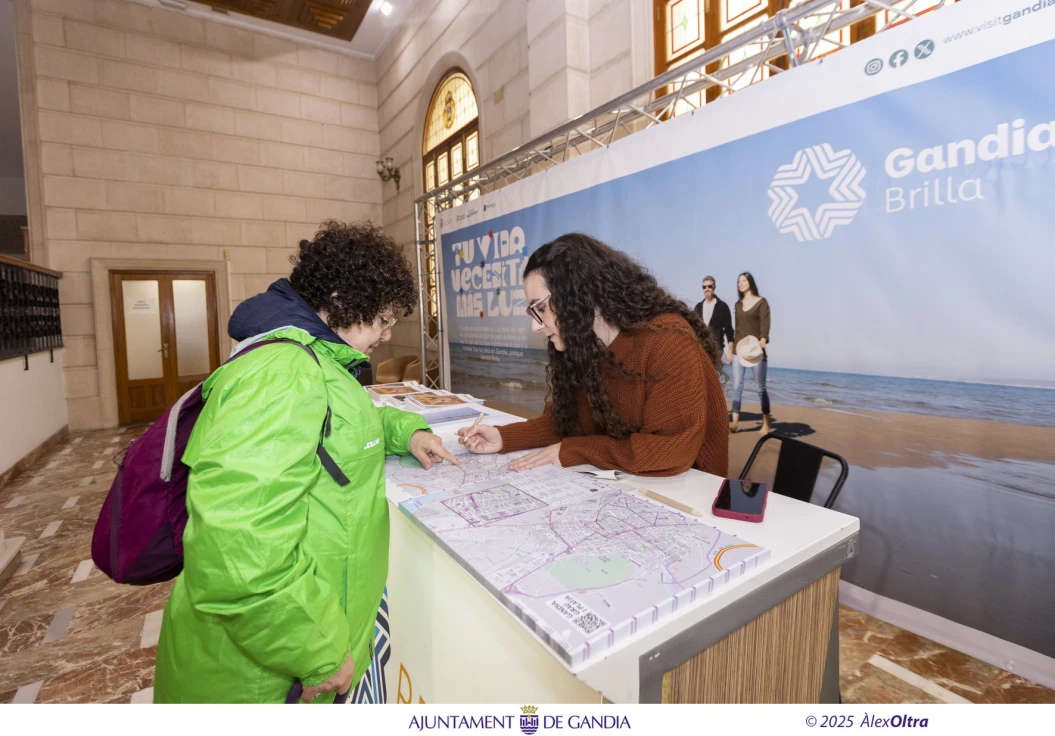 Gandia traslada por Fallas la Oficina de Turismo de la Renfe al Ayuntamiento