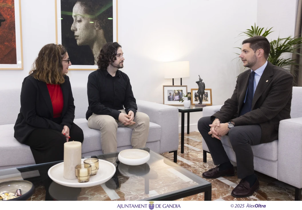 El alcalde de Gandia recibe al nuevo director de la ONCE en la localidad