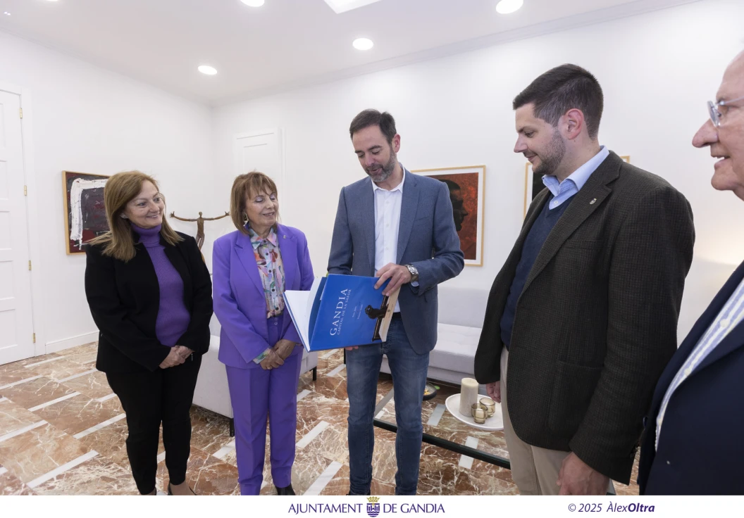Recepción oficial al galardonado médico gandiense, Joaquín Gavilá