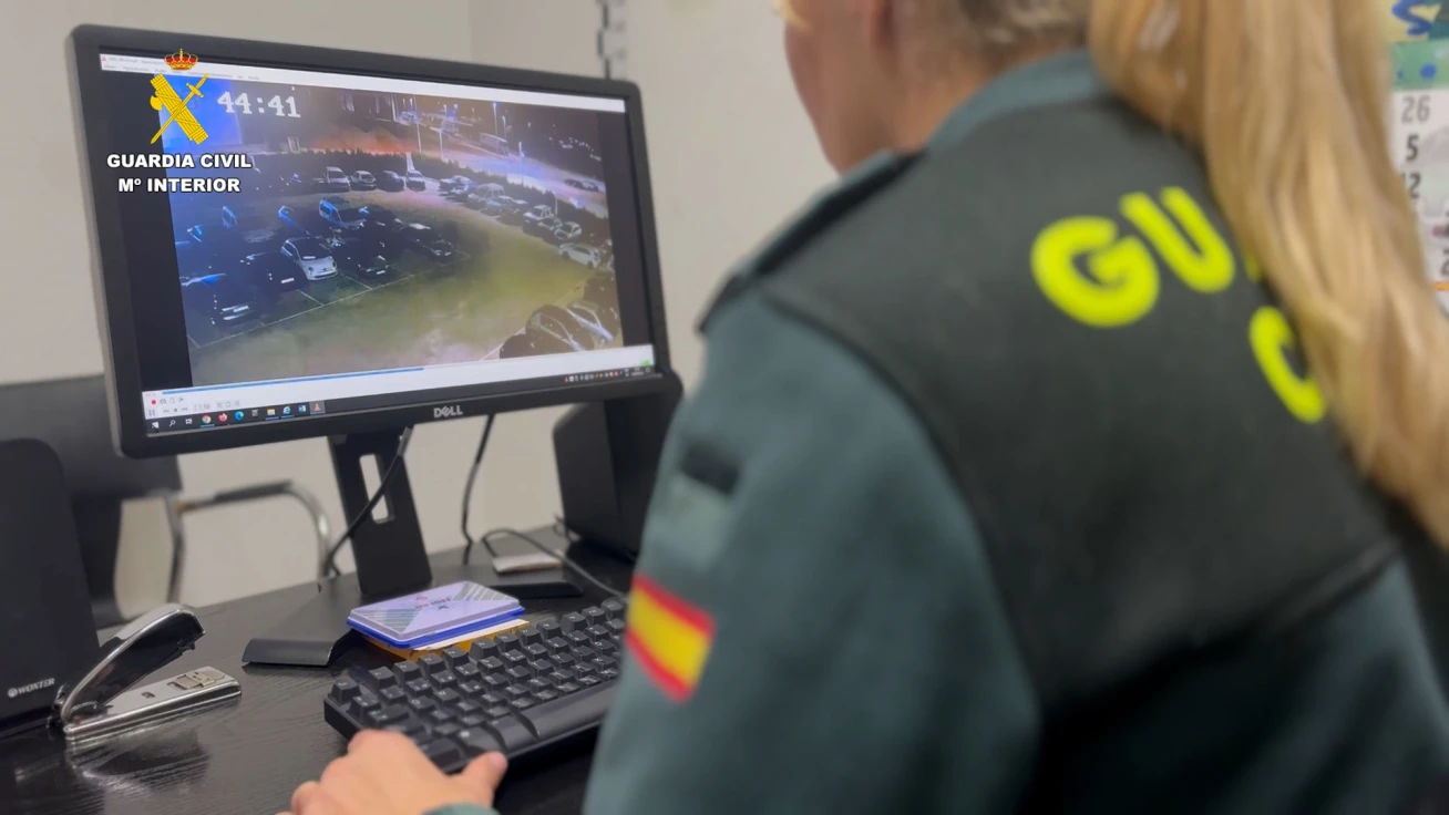 La Guardia Civil detiene a uno de los autores del robo en el interior del depósito de vehículos de Oliva