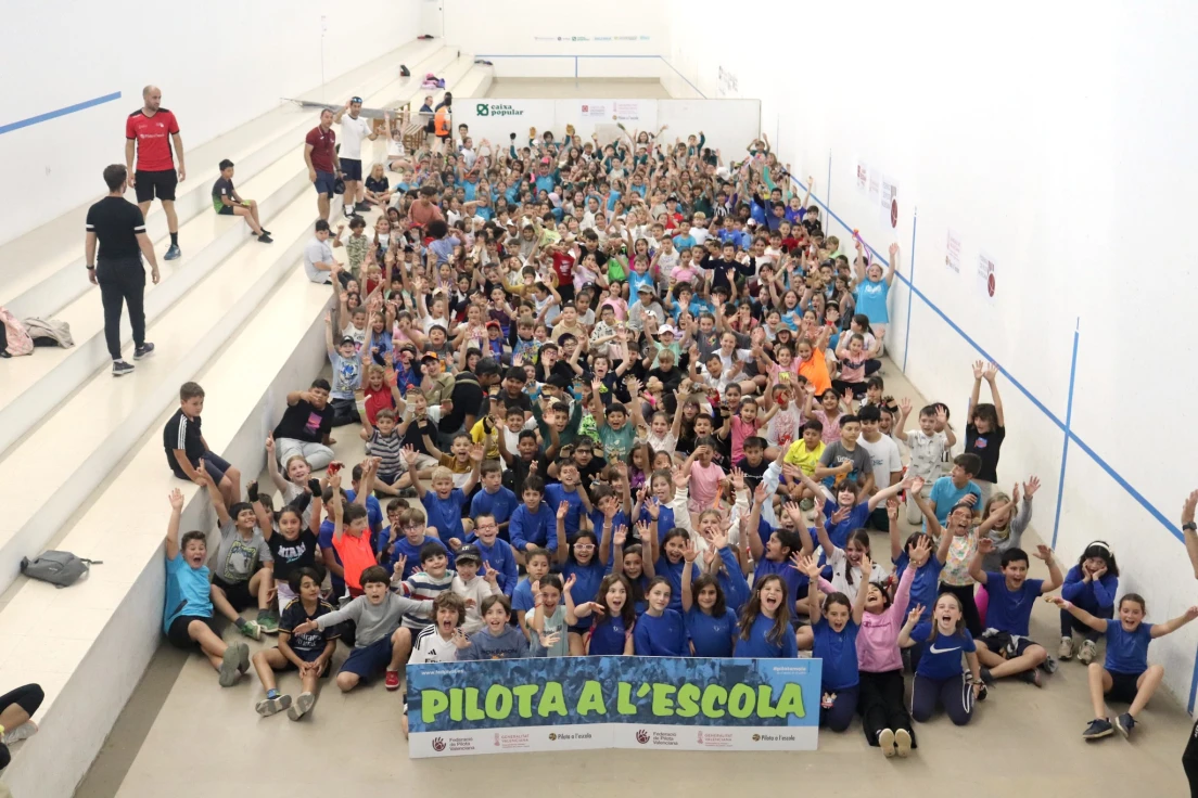 Tavernes de la Valldigna acoge la VI Trobada de Pilota a l’Escola con más de 800 estudiantes