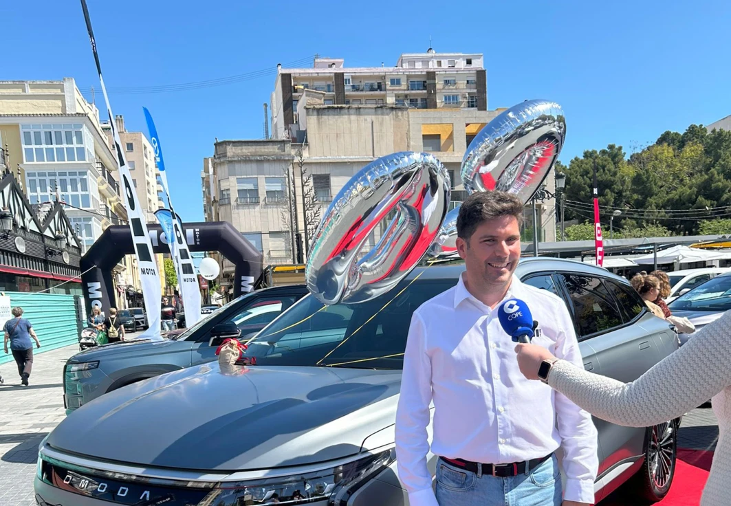 La más amplia exposición de la Fira del Motor de Gandia: Javier Moll nos cuenta las ofertas que tienen en la plaza del Prado