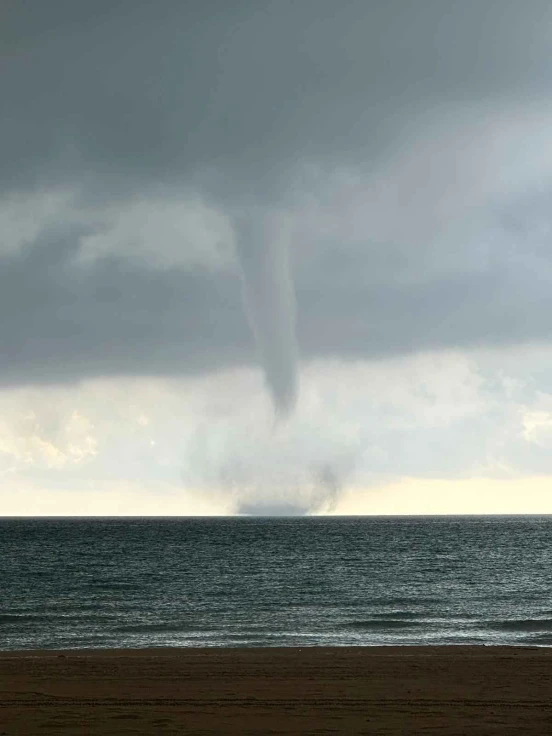 Se cumplen los pronósticos: 54 litros en Oliva y 30 en La Font a las 10 de la mañana
