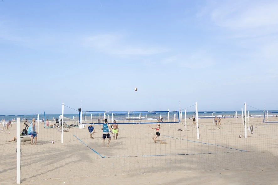 Gandia organiza actividades deportivas gratuitas para disfrutar de este fin de semana en la playa