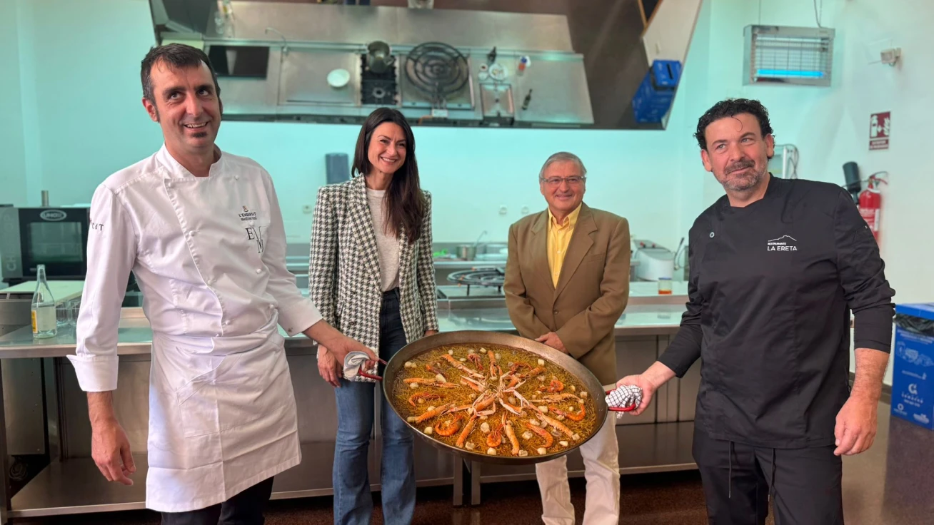 La Fideuá de Gandia se convierte en protagonista de un showcooking en el CdT de Alicante