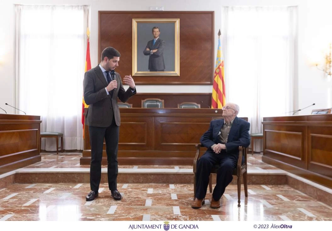 Fallece el profesor y escultor José Rausell Sanchis, autor del icónico Ausias March de Gandia