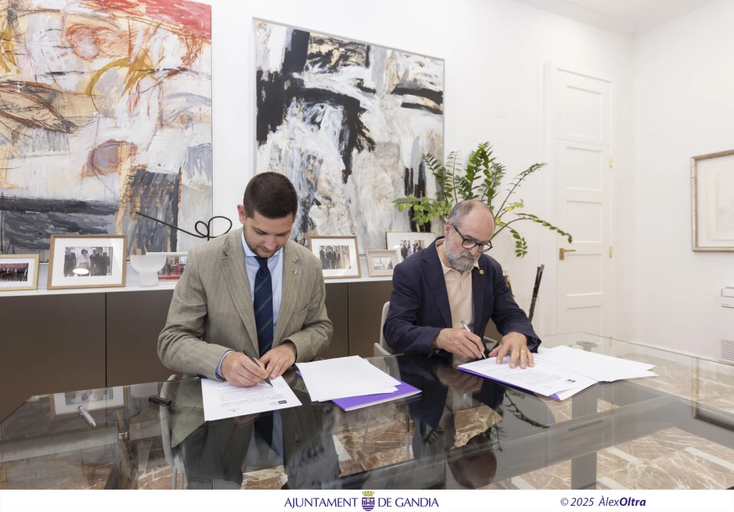 Gandia renueva el convenio para que la UNED siga en la sede de la Escola Pia