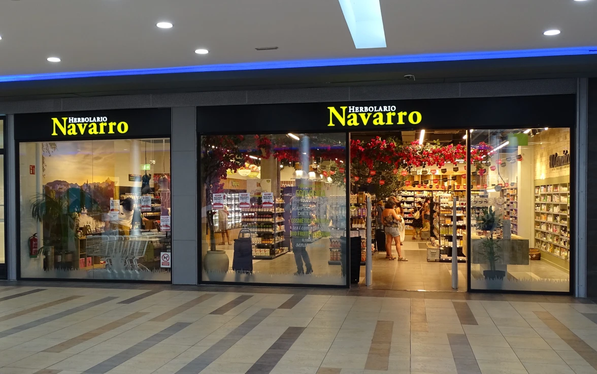 Herbolario Navarro inaugura en La Vital su primera tienda en la Safor