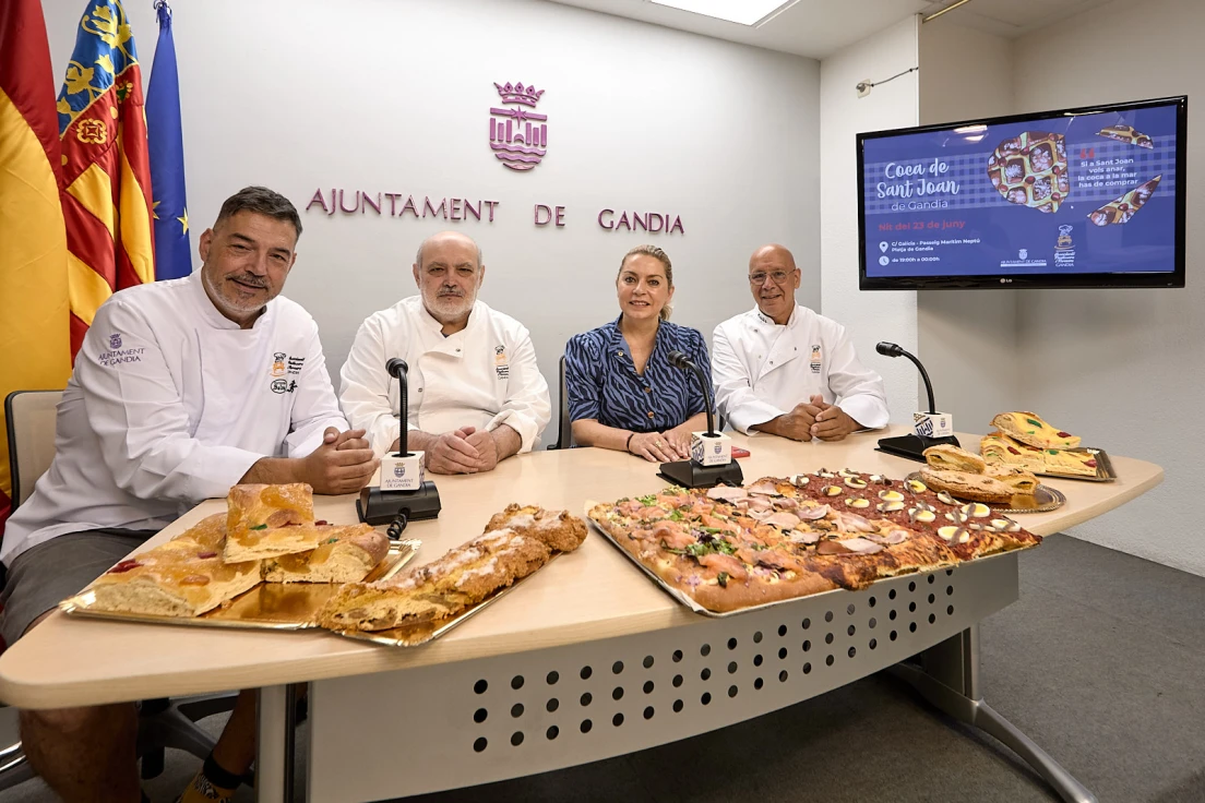 Gandia celebra una nueva edición de la promoción de las cocas de San Juan con espacio especial en la playa