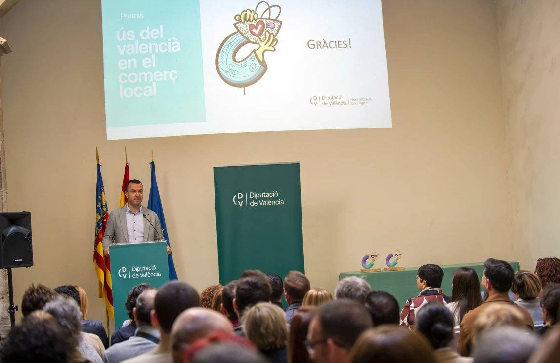 La Diputación destina cerca de 100.000 a 33 municipios para promover el uso del valenciano en el comercio local