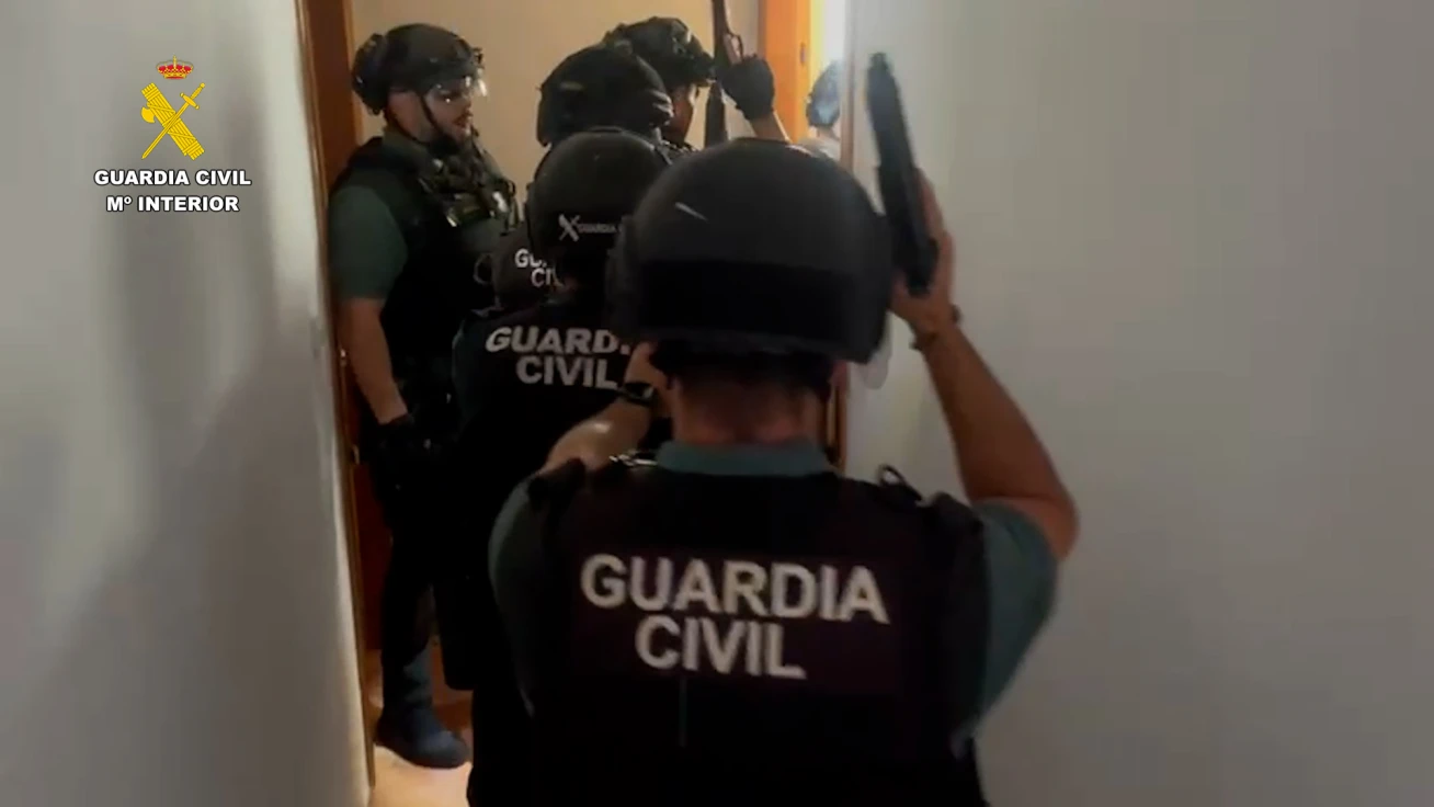 La Guardia Civil registra una vivienda en Tavernes y detiene 6 personas por robos en las viviendas de Valencia y Alicante