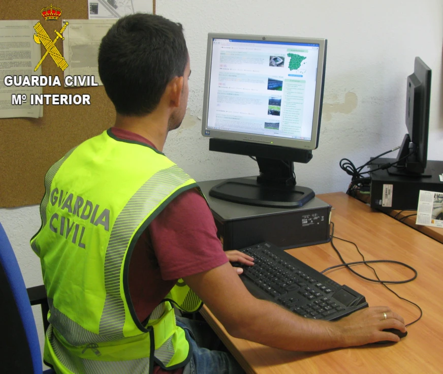 La Guardia Civil de Oliva investiga a un joven 28 años por un delito contra la propiedad industrial al apropiarse del logo de una conocida marca